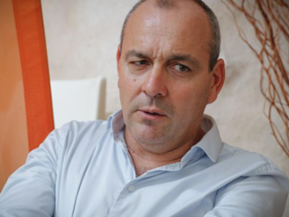 Portrait du secrétaire général de la CFDT, Laurent Berger, lors de son passage le mois dernier à l’hôpital de La Rochelle. © Crédit photo : Jean-Christophe Sounalet / « Sud Ouest » 